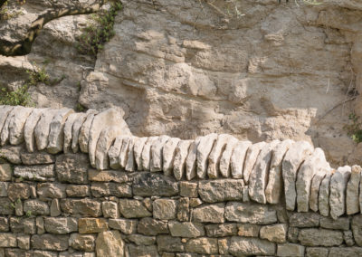 mur clôture pierres et lauzes Rouviere Construction