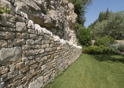 grande cloture pierres et lauzes Gard Rouviere Construction